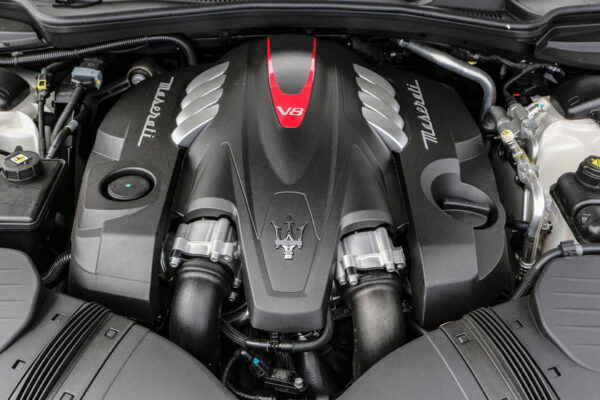 Động Cơ V8 Maserati Quattroporte Granlusso